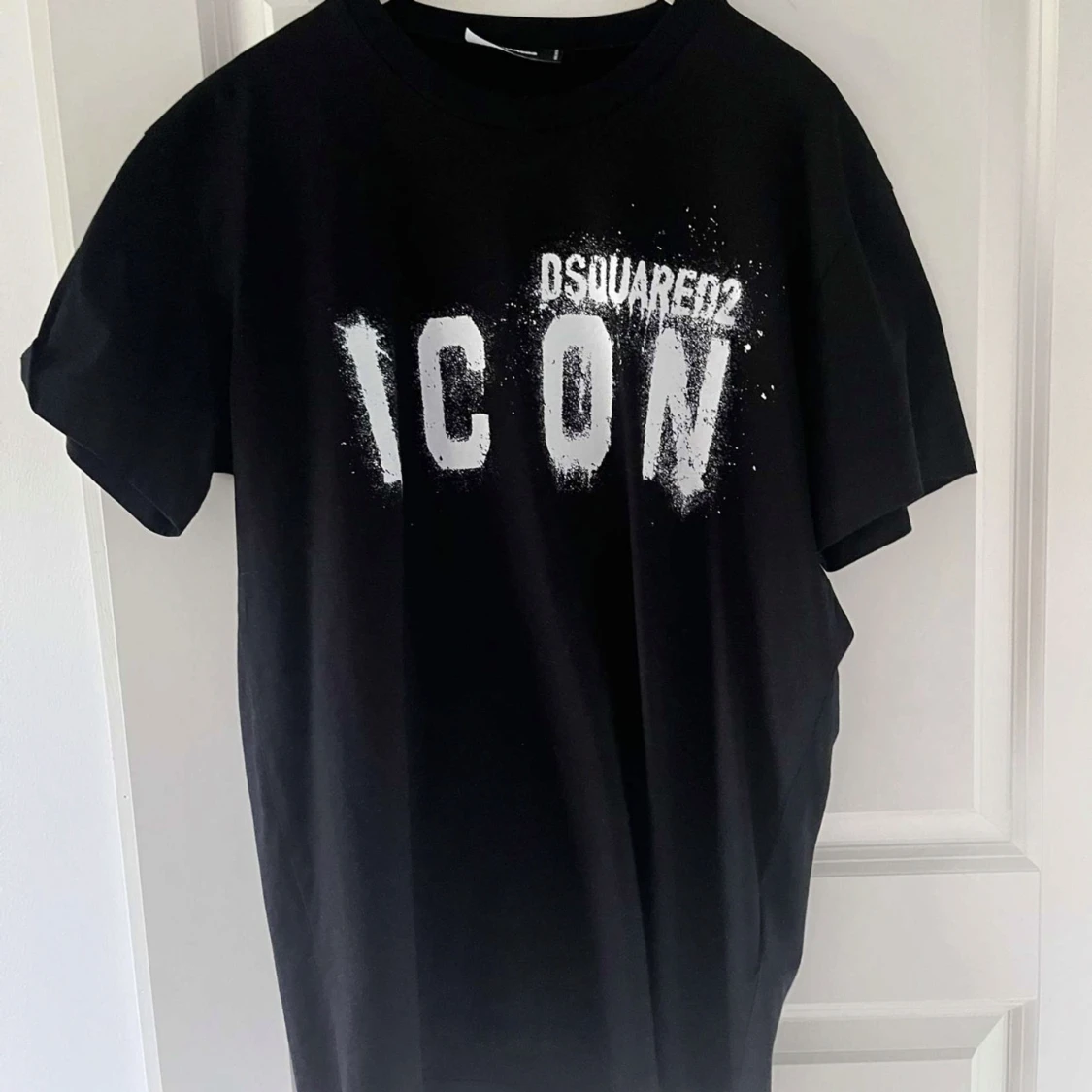 Svart t-shirt från Dsquared2 med tryck