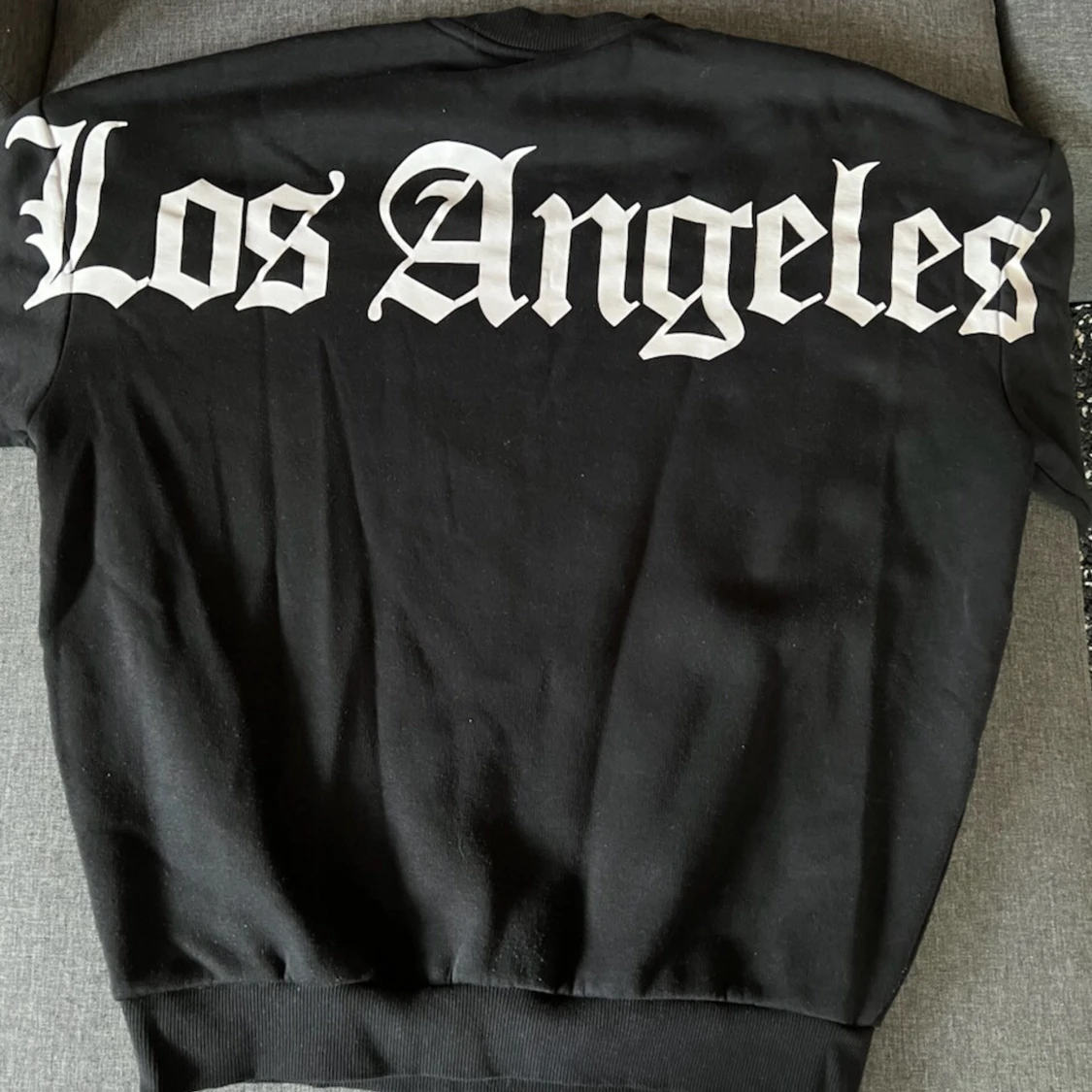 Svart sweatshirt med Los Angeles-tryck - 1