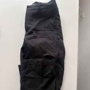 Kostymbyxor bikbok - Strl 34