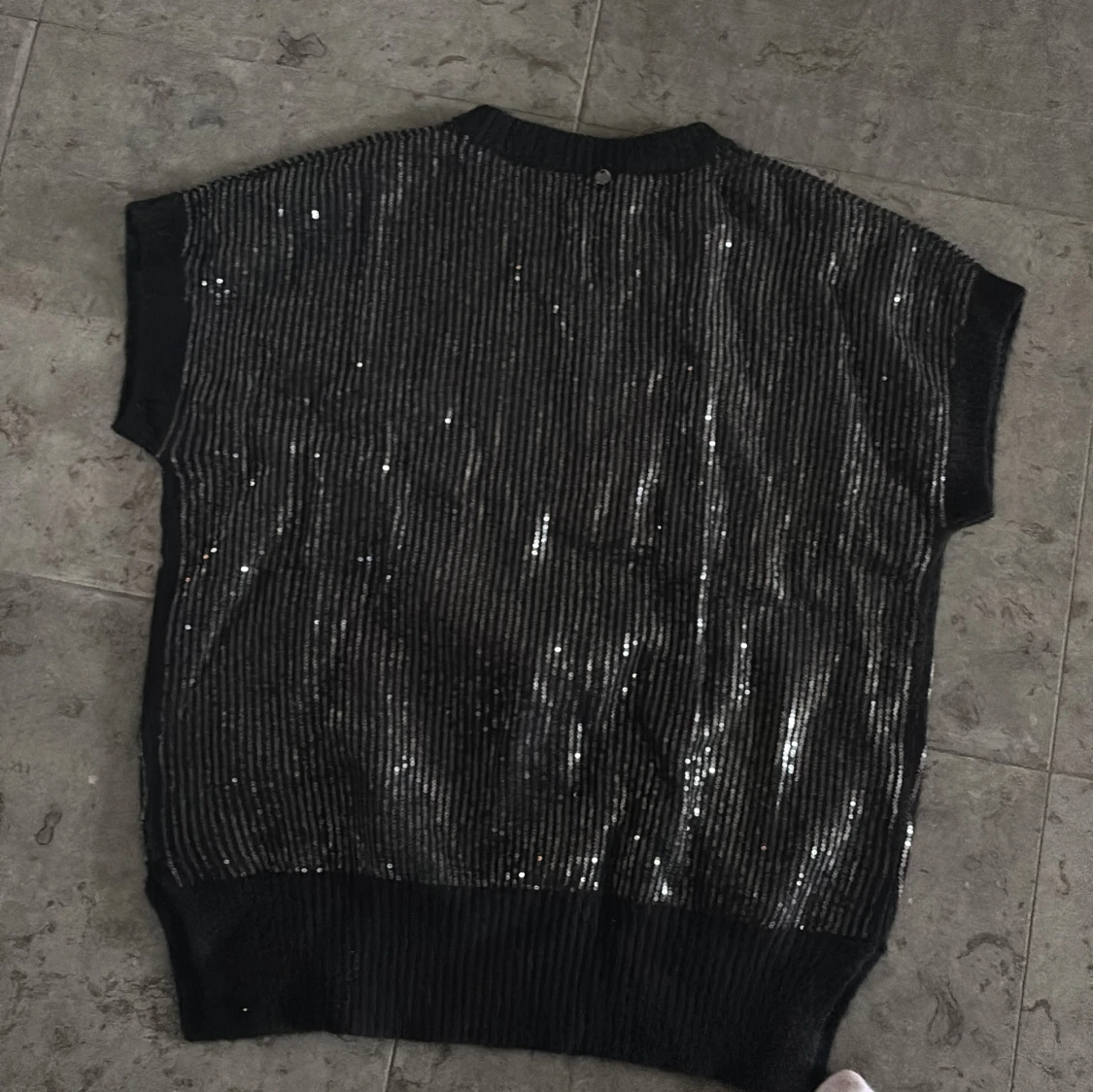 Svart glittrig topp - 1