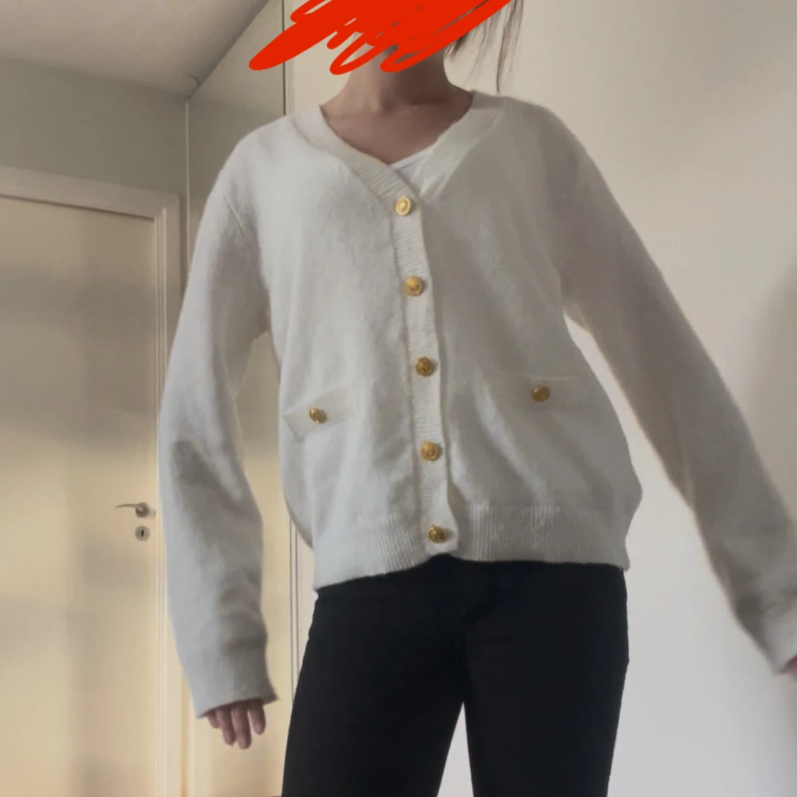 Vit kofta med guldknappar från DIX ONZE TEN ELEVEN