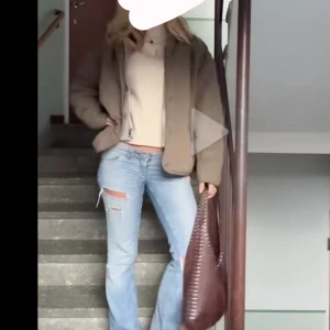 Olivgrön quiltad jacka med huva - Fin grön jacka med huva från Zara. Använd 1 gång så den är i nytt skick.💕💕