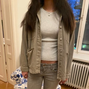 Grön Jeansjacka - Så snygg grön jeansjacka perfekt till våren❣️