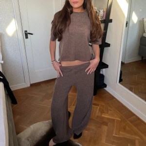  Sett Zara  - Säljer detta snygga settet då det inte kommer till användning. Fint å resa i , mysa i eller att klä upp♥️😍