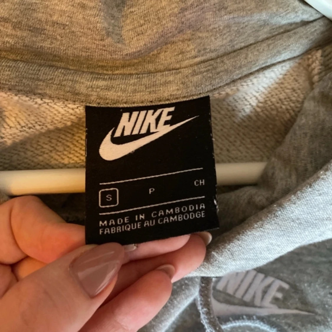Grå hoodie och byxor från Nike - 3