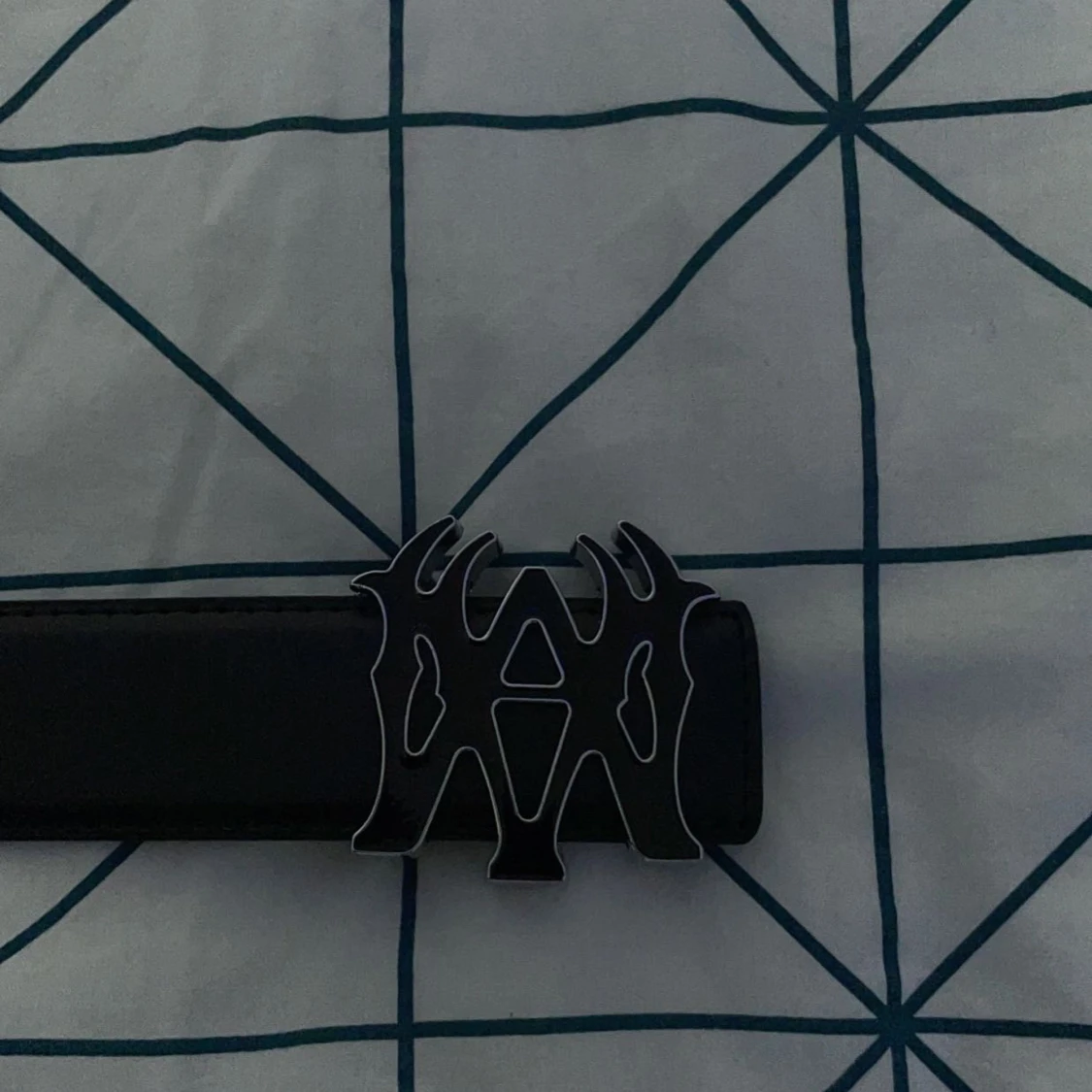 Svart bälte med unik spänne - 1