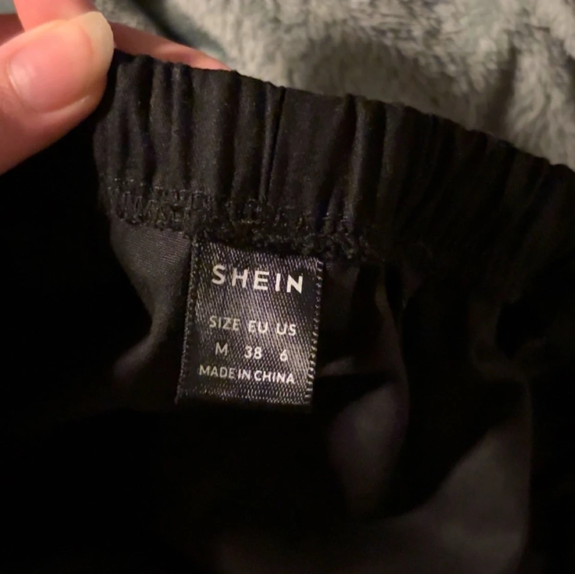 Svarta cargopants från Shein - 3