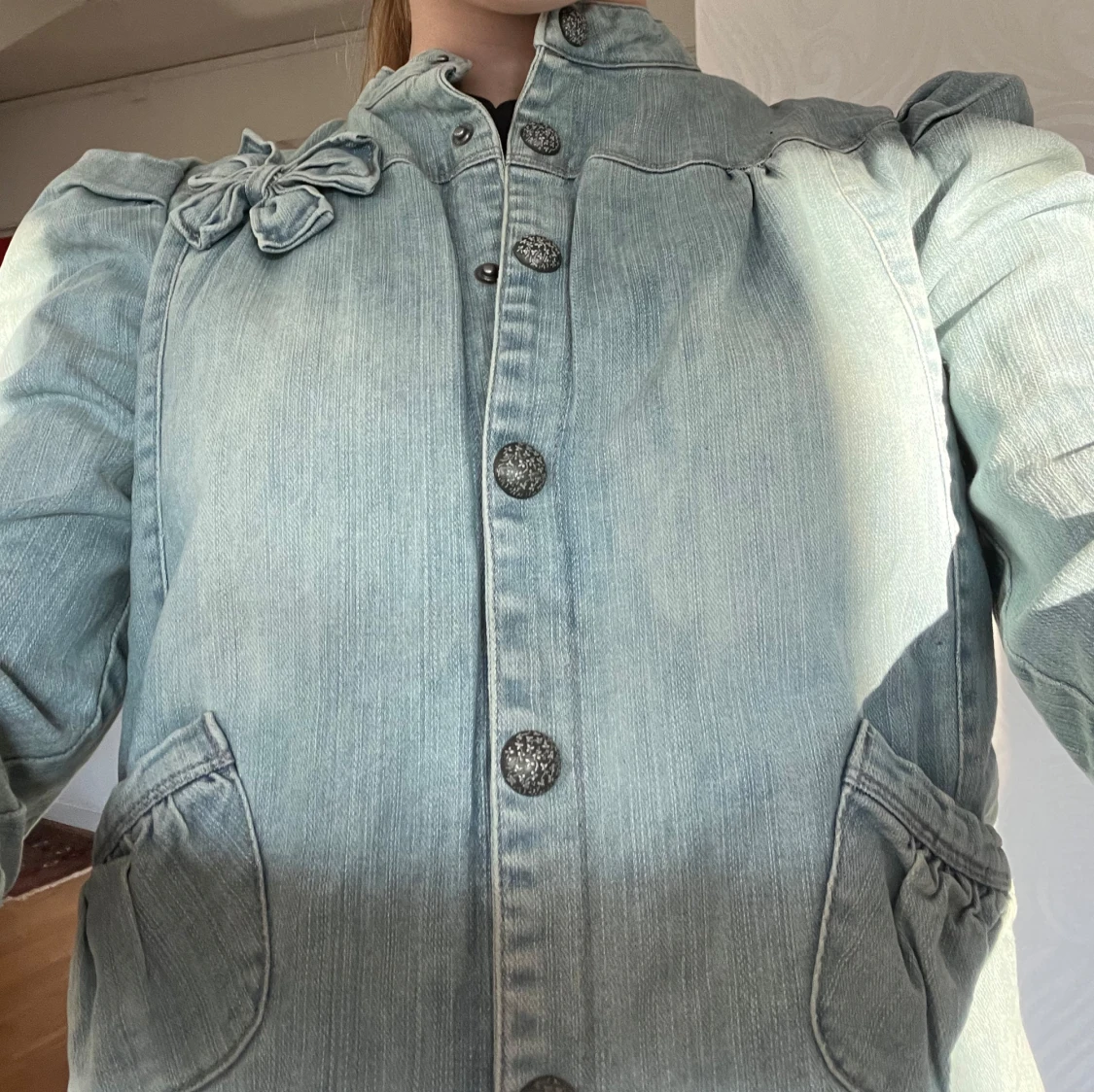 Söt jeansjacka med puffärmar - 2