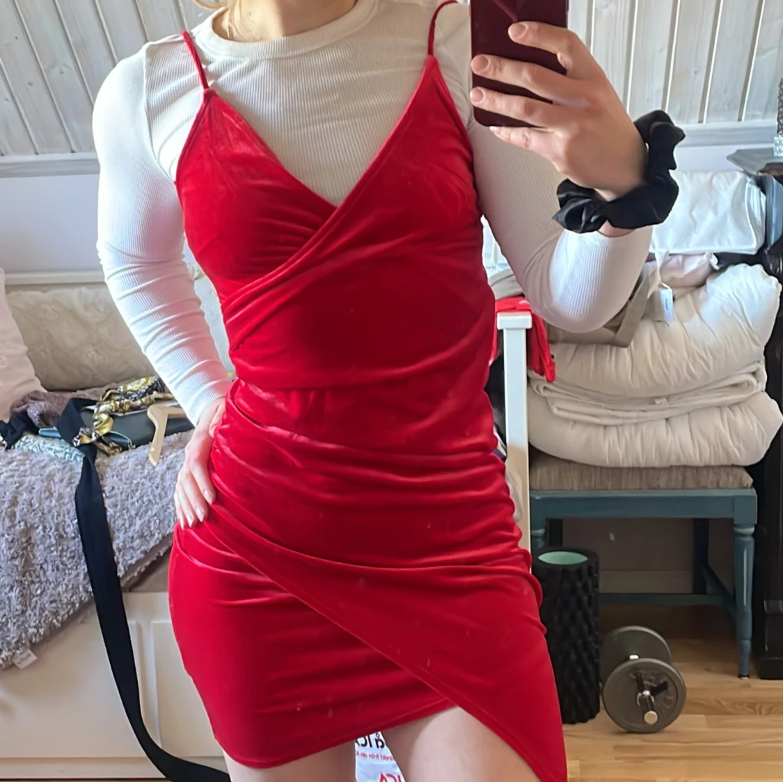 Röd omlottklänning i sammet - 1