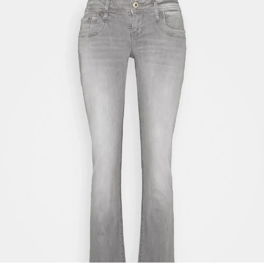 Super snygga ltb jeans. Använda fåtal gånger i storlek 25:30, passar mig som är 167💓💓💓💓. Farkut & Housut.