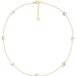 Guldhalsband med pärlor - Elegant guldhalsband med vita pärlor jämnt fördelade längs kedjan. Perfekt för att ge en sofistikerad touch till din outfit. Justerbar längd med ett litet hänge vid låset. Endast använd under en kortare period då jag inte är en guldtjej egentligen 