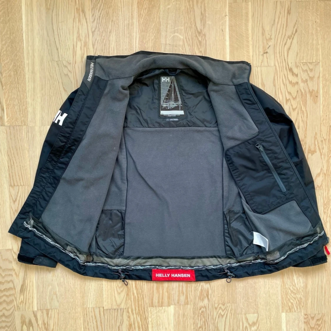 Svart vindjacka från Helly Hansen - 2