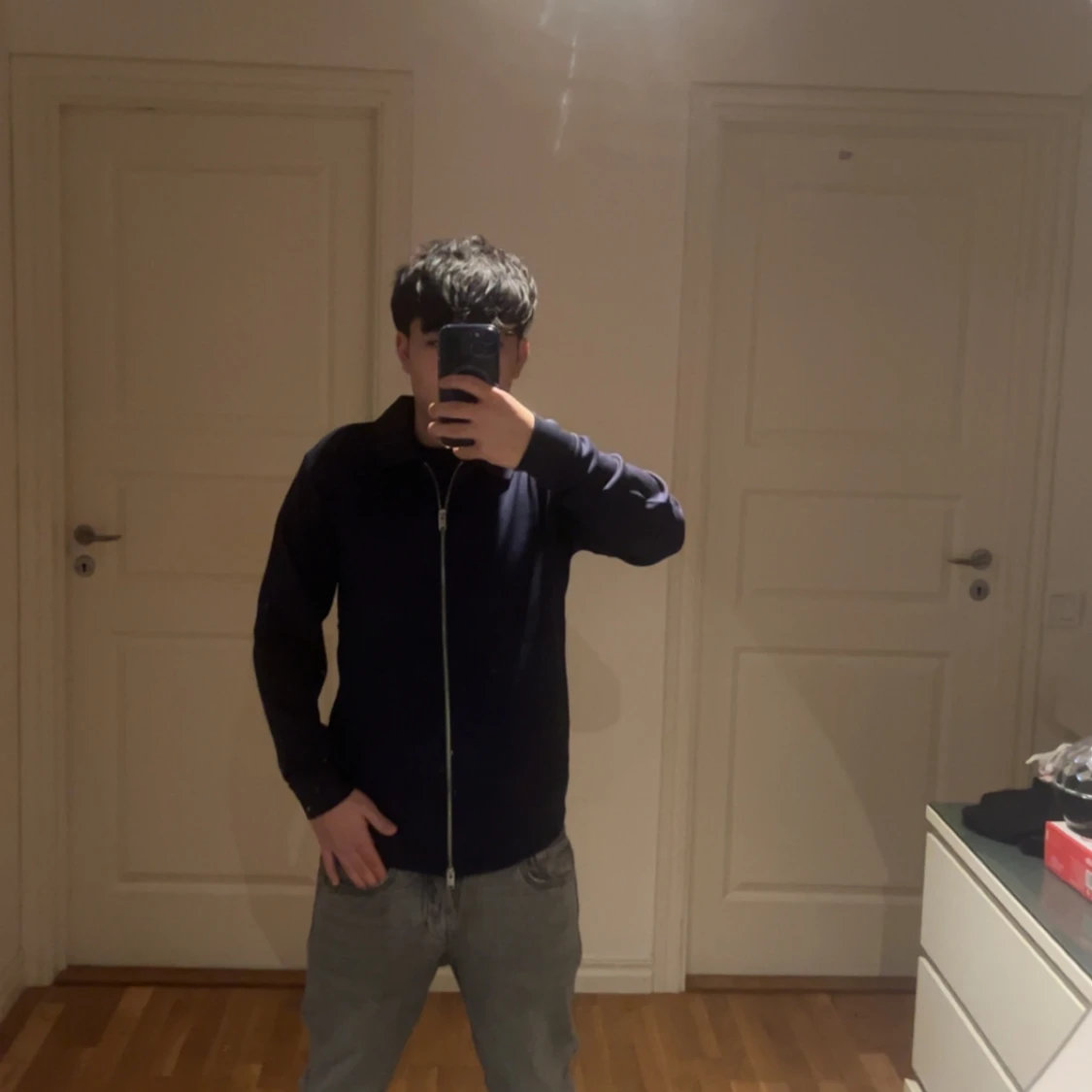 Mörkblå tröja med dragkedja - 1