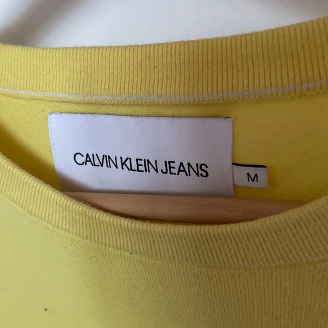 Gul Calvin Klein Jeans storlek M - 2