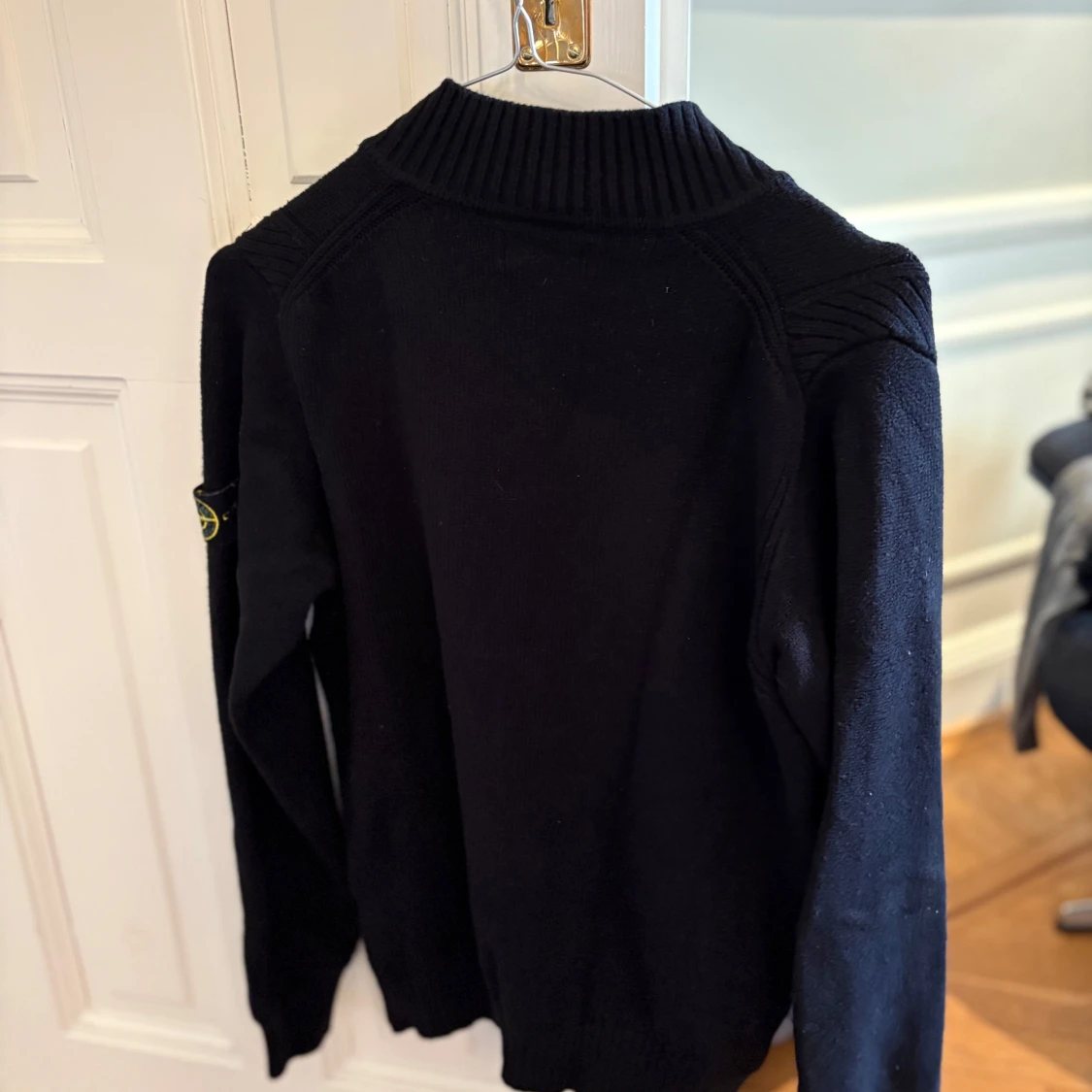 Svart tröja med dragkedja från Stone Island - 1