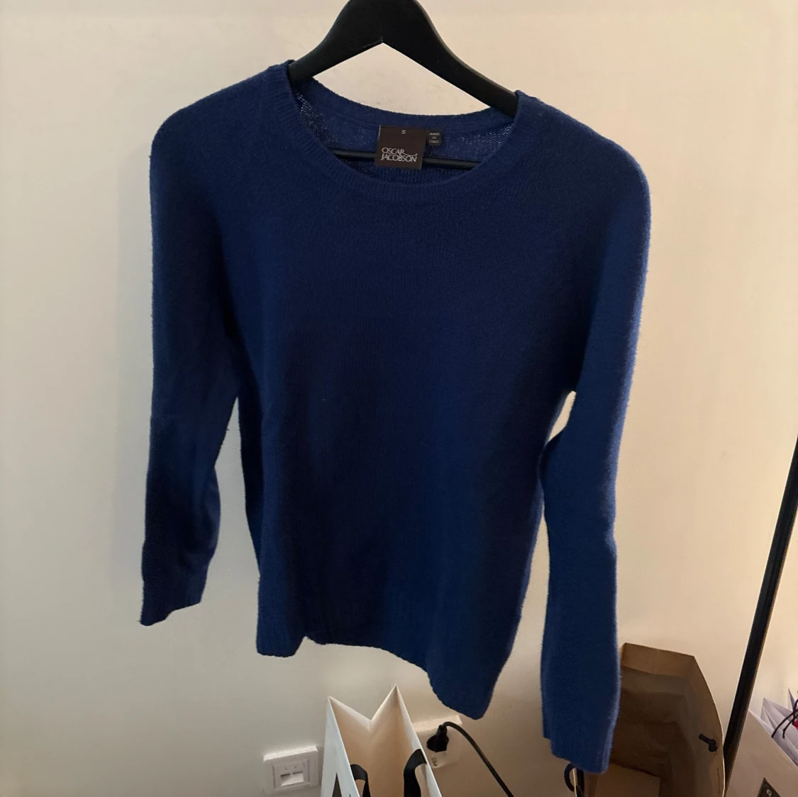 Blå tröja i 100% ull från Oscar Jacobson