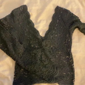 spetstopp - super fin spets topp som aldrig har använts. fråga om du vill ha fler bilder så fixar jag det🩷