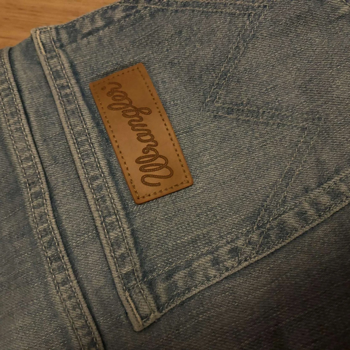 Blå jeans från Wrangler - 2