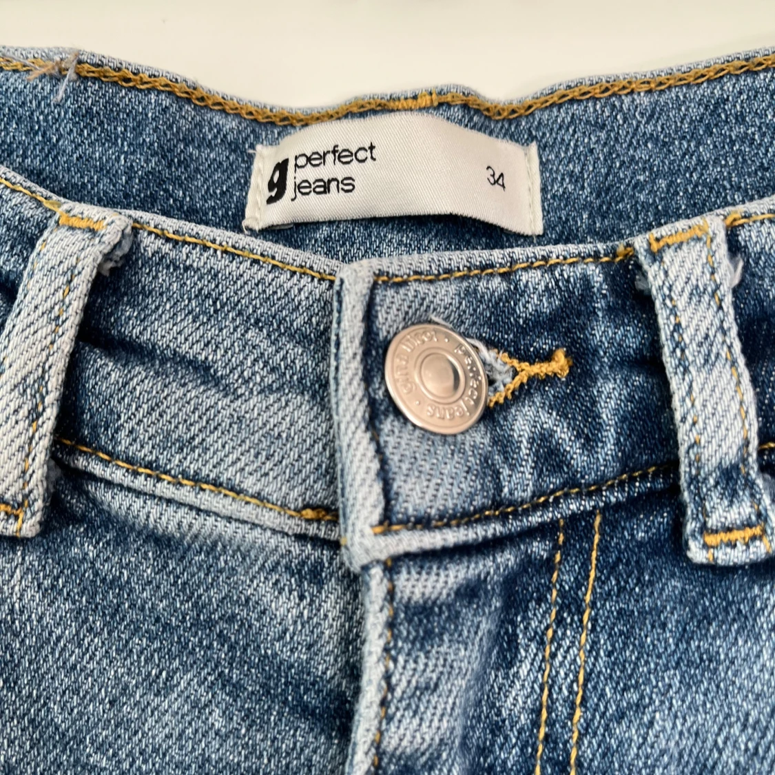 Blå jeans från Gina Tricot - 1