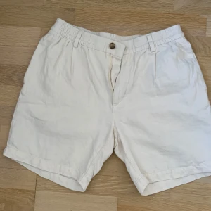 Linnesshorts herr - Säljer ett par linnesshorts från hm i storlek s för att de är för små för mig. De är perfekta för sommaren och är nästan helt oanvända, kanske använda 1-2 gånger, inga defekter! Pris kan självklart diskuteras vid snabbt köp.