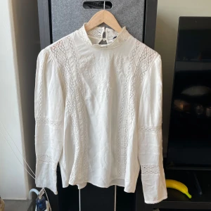 Blus &Other stories - 100% bomull och storlek 38