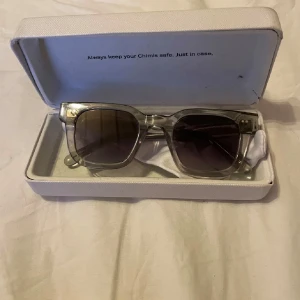 Solglasögon från Chimi - Solglasögon från Chimi i modellen 04 och färgen grey. Nypris ligger på 1350 och skicket är som ny!