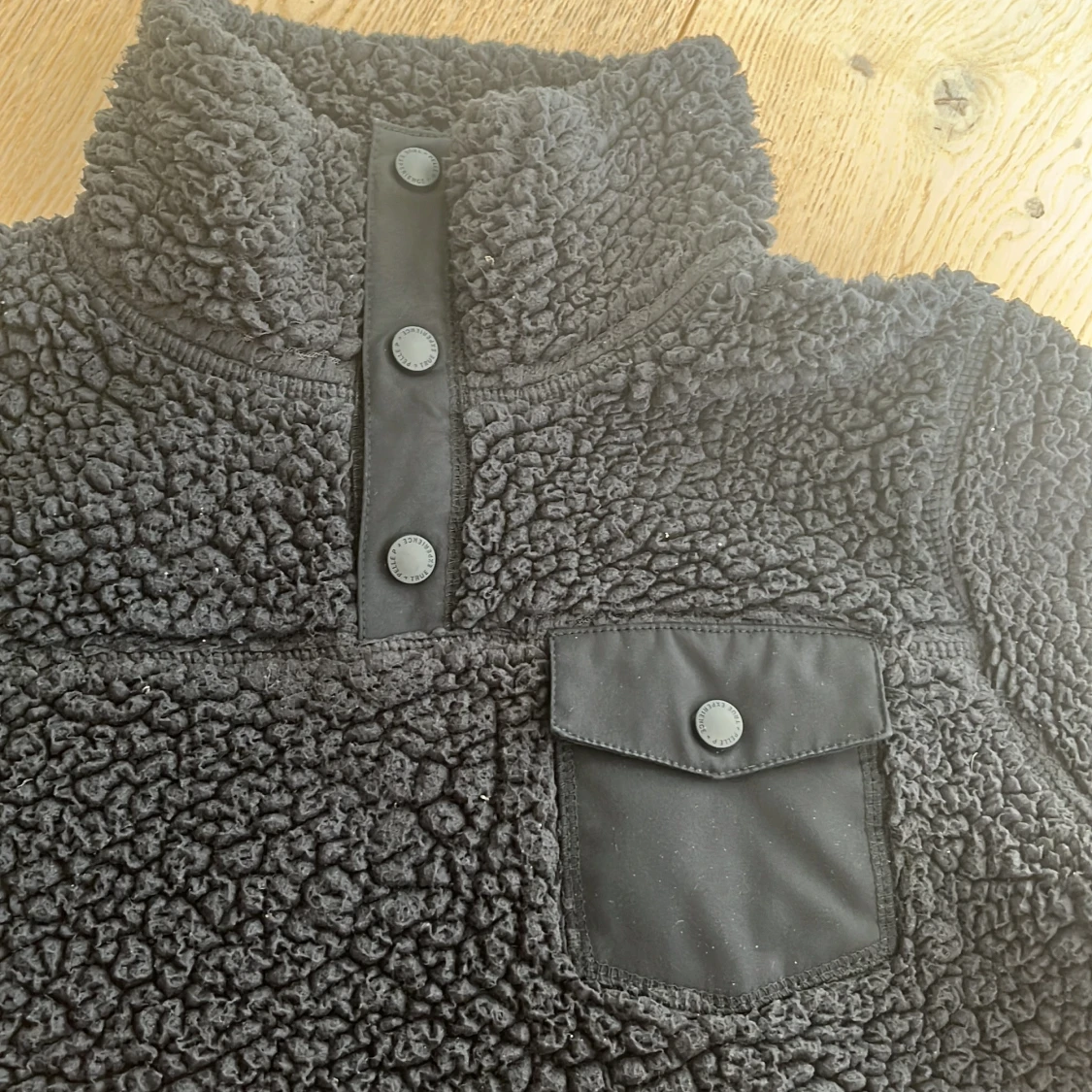 Svart/mörkblå fleece tröja från Pelle P - 1