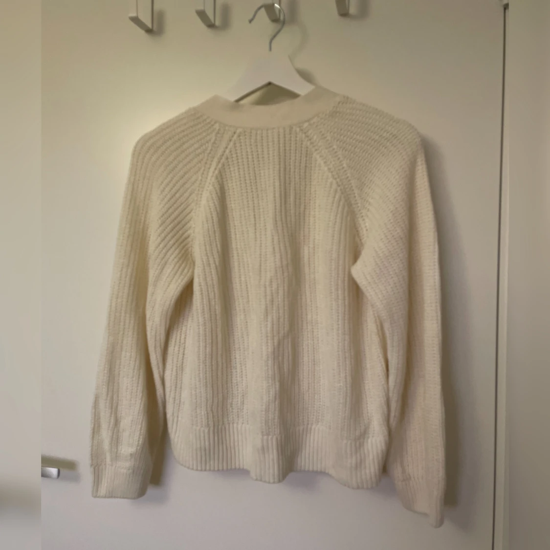 Vit stickad kofta från Lindex - 1