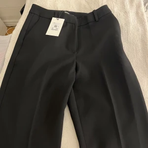 HELT NYA kostymbyxor från bikbok - Helt nya i modellen vilma tall! 