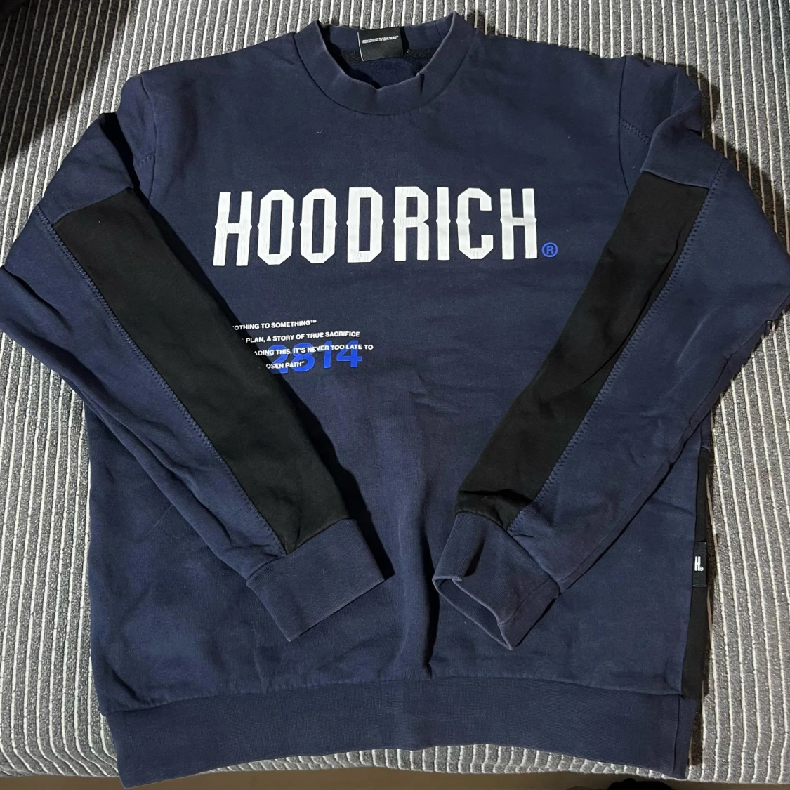 Svart tröja från Hugo Boss - 1