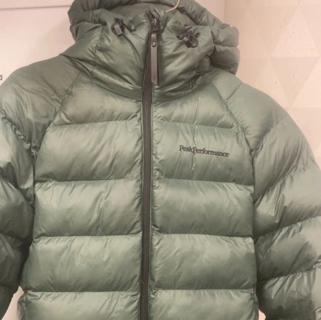 Grön dunjacka från Peak Performance