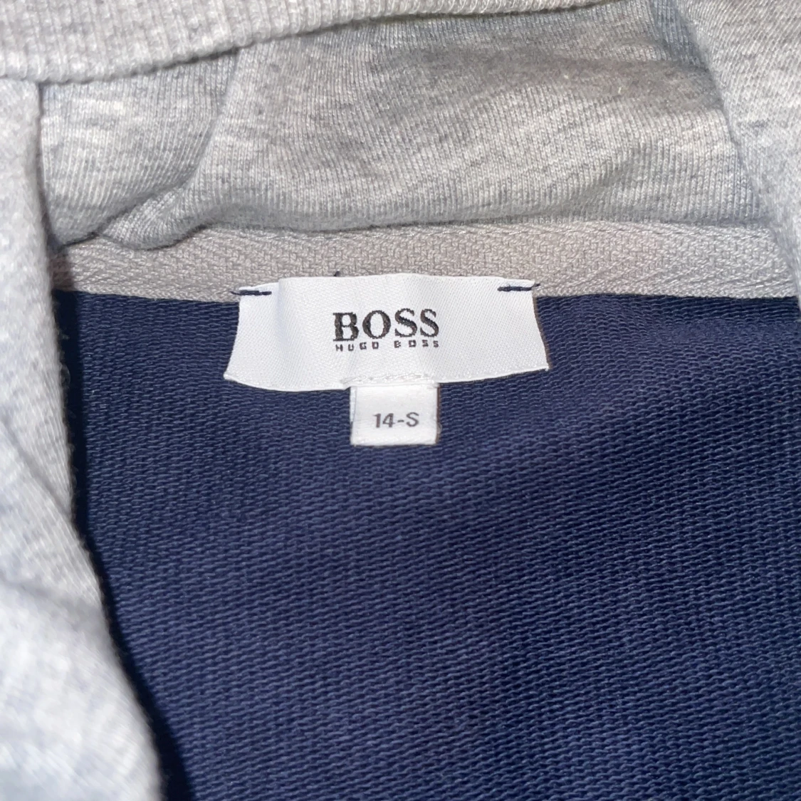 Mörkblå hoodie från Hugo Boss - 3