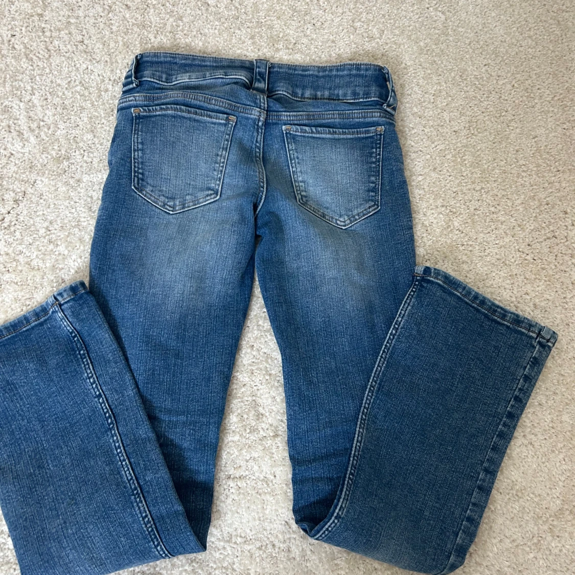 Blå bootcut jeans - 2