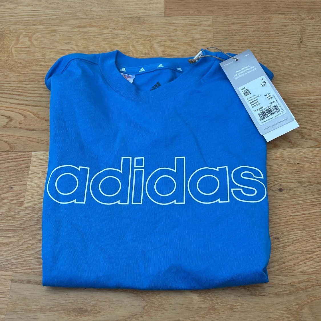 Blå t-shirt från Adidas