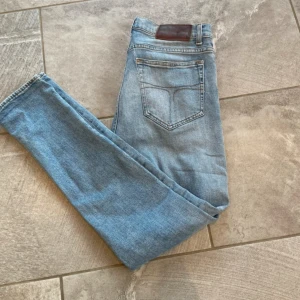 Ljusblå jeans från tiger of sweden  - Säljer ett par ljusblå jeans från tiger of sweden 