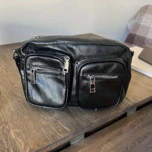 Noella väska - Denna rymmer sjukt mycket, helt oanvänd