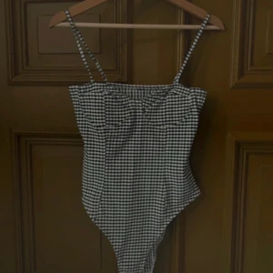 Rutig body - super snygg rutig body som jag tyvärr säljer då den är för liten för mig