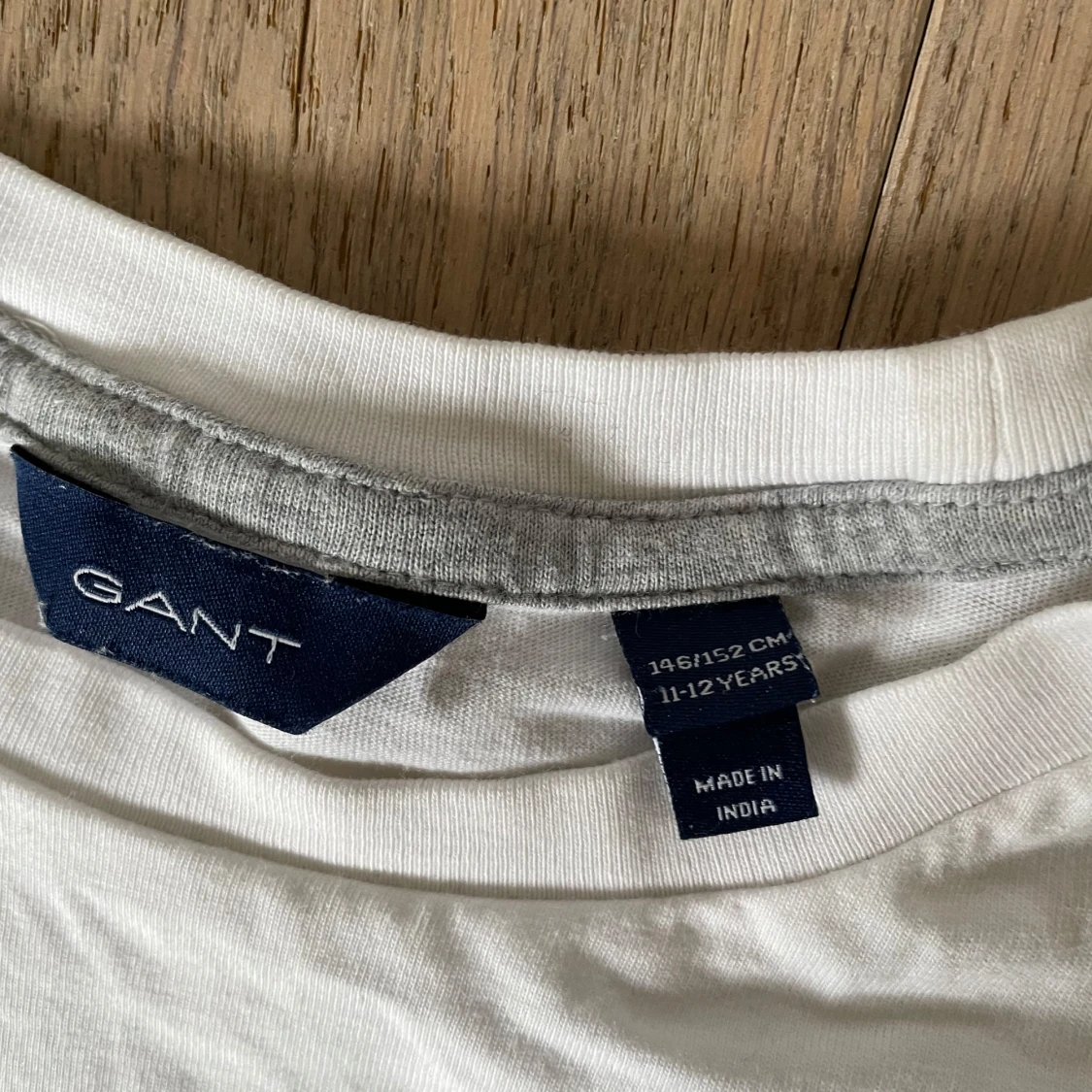 Vit t-shirt från GANT - 1