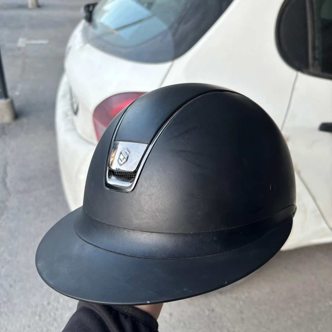 Svart ridhjälm från Samshield