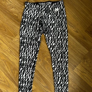 NYA- tights från Nike - Helt nya och oanvända tights från Nike