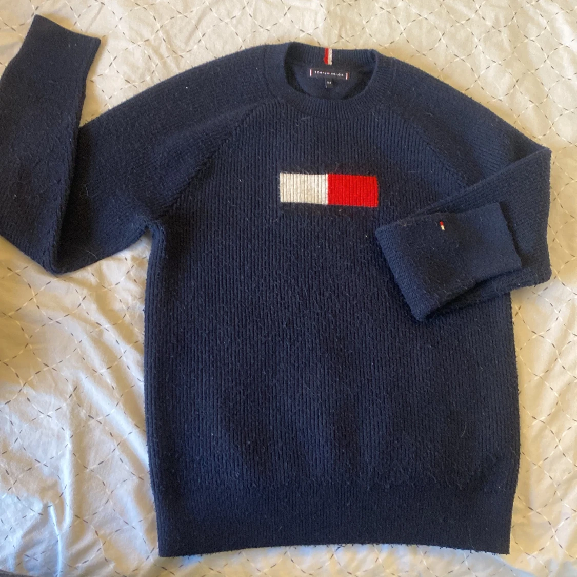 Mörkblå tröja från Tommy Hilfiger