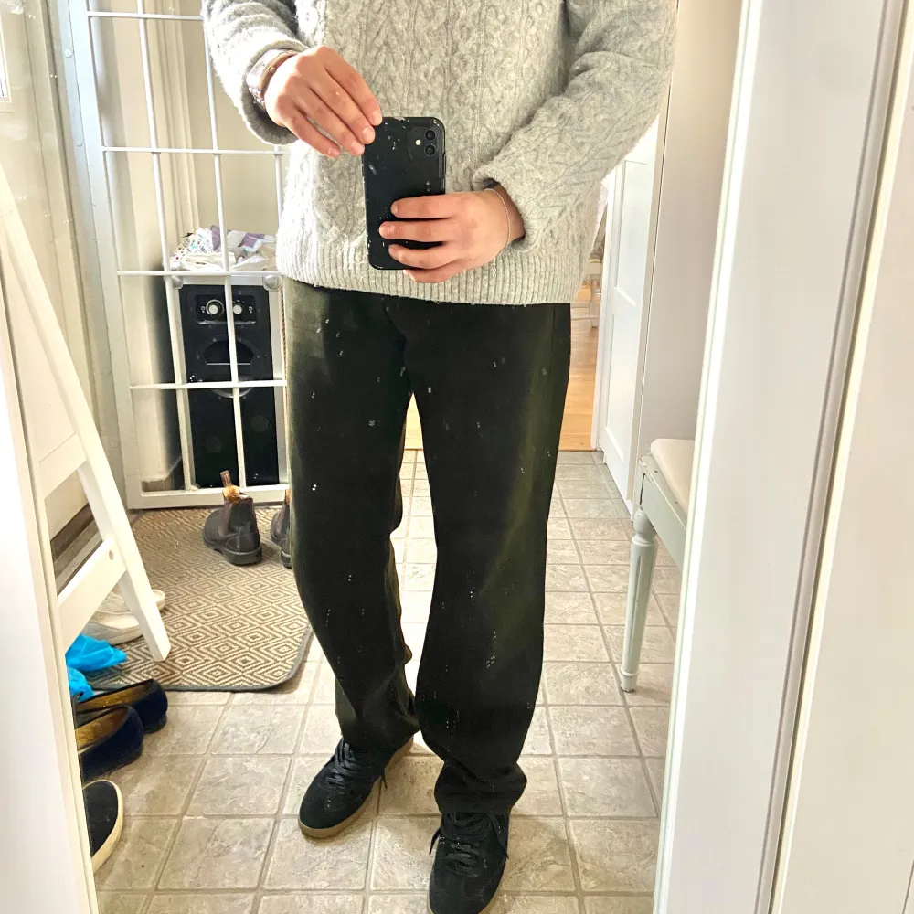 Jeans mörk gröna W36 L34. Jag är 173cm och jeansen är Lose fit och passa personer som är några cm länge än mig.. Farkut & Housut.