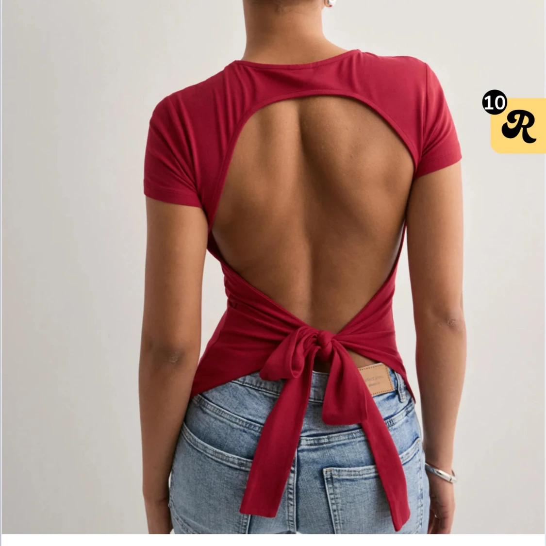 Röd topp med öppen rygg och knyt