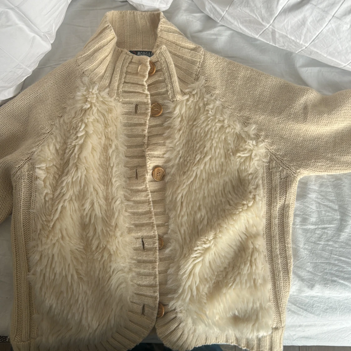 Beige stickad väst från Morgan - 2