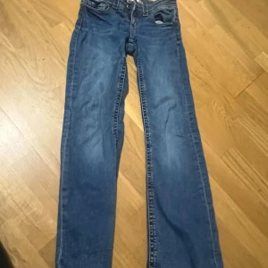 Gina young jeans  - Säljer ett par jeans från Gina. Säljer dem för att de har tyvärr blivit för stora på mig. 💗💗