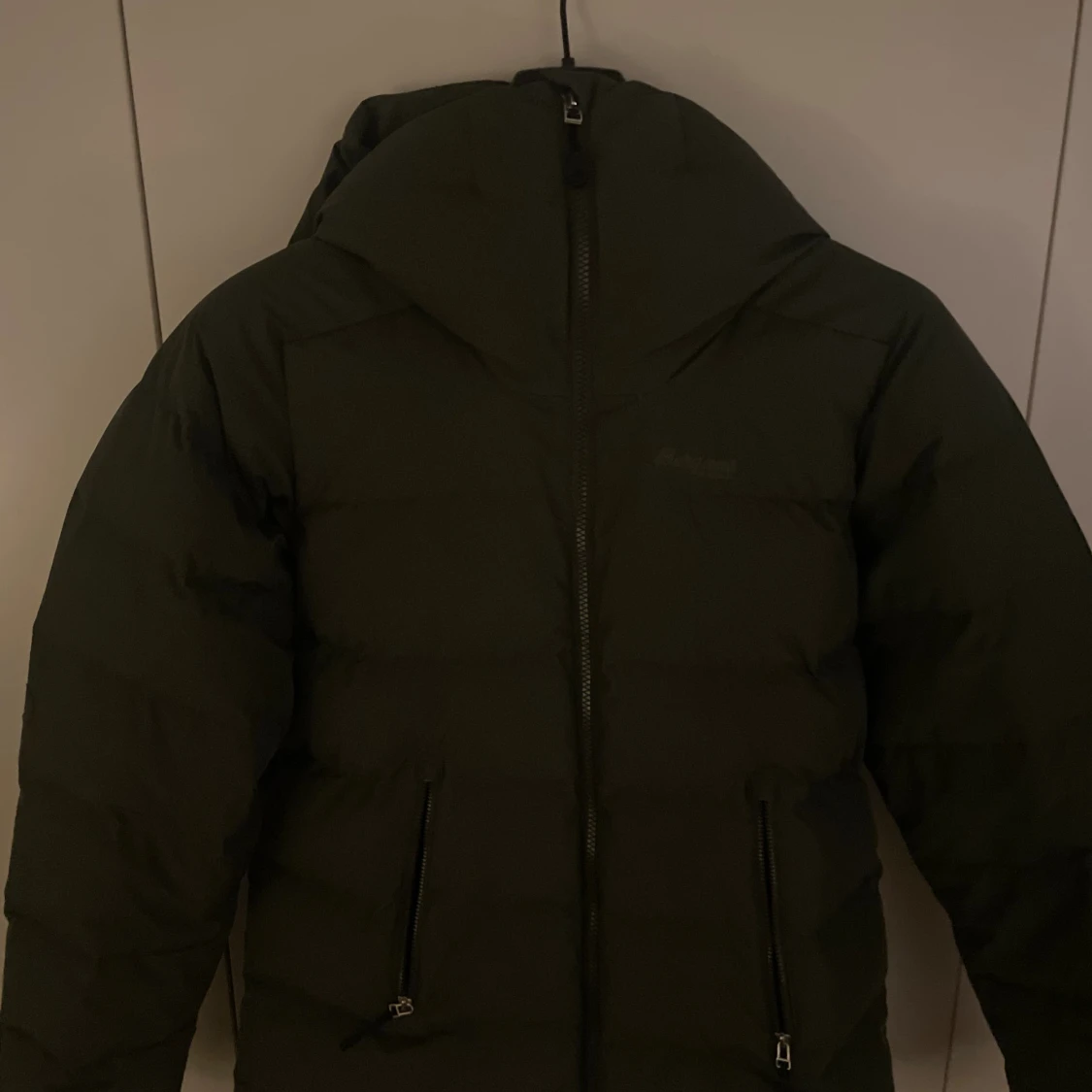 Mörkgrön pufferjacka från Bergans - 2
