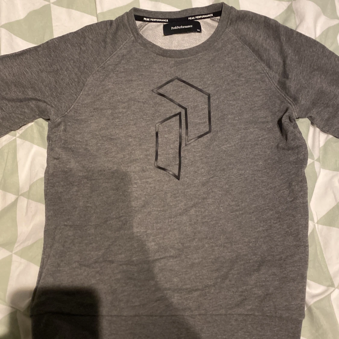 Grå sweatshirt från Peak Performance