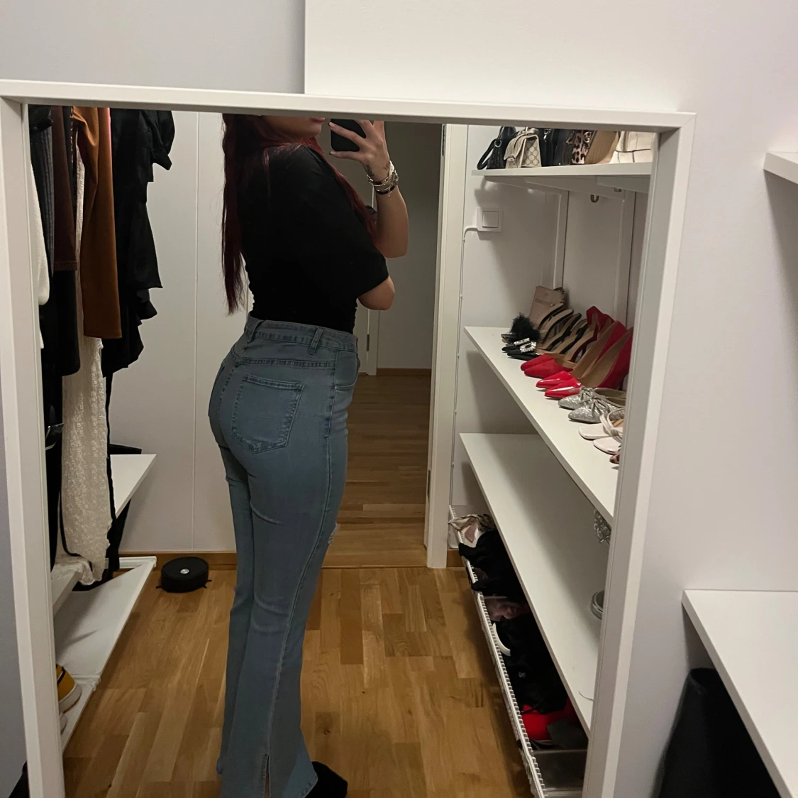 Blå bootcut jeans med slitningar - 1