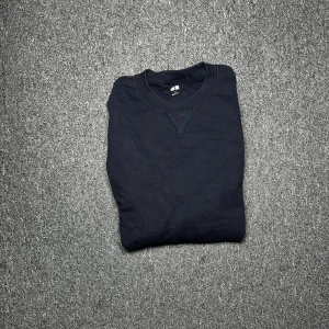 Uniqlo tröja S - Säljer min snygga uniqlo tröja i storlek S eftersom den inte kommer till användning. 