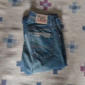 Tommy hillfigger jeans - Skitsnygga jeans. Midja:40cm. Innerben:81cm. Ytterben:103cm. FRI FRAKT